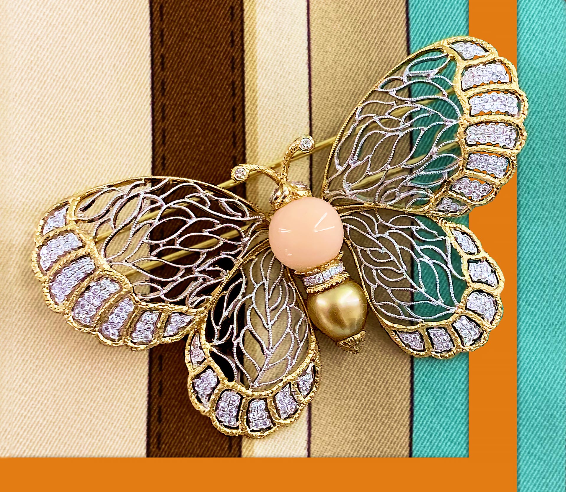 《Renaissance Style Conch Pearl Diamond Brooch》雕金孔克珠蝴蝶鑽石別針 《Renaissance Style Conch Pearl Diamond Brooch》雕金孔克珠蝴蝶鑽石別針